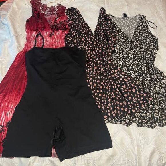 Women's trendy cute dresses and rompers, size medium - Picture 1 of 4